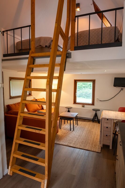 Houten trap naar de slaapvide